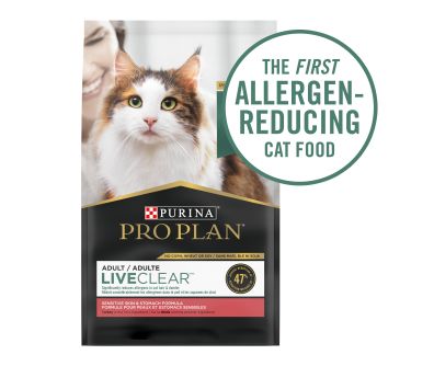 A bag of Purina Pro Plan LiveClear Turkey formula allergen reducing cat food.